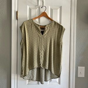 Universal Thread Green Asymmetrical shirt